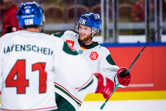 Simon Sezemsky of Augsburger Panthers celebrates
