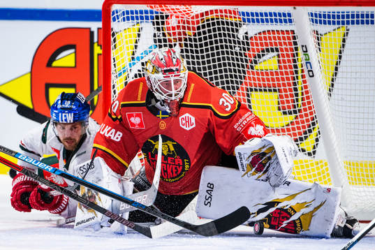 Drew LeBlanc of Augsburger Panthers and goalkeeper David