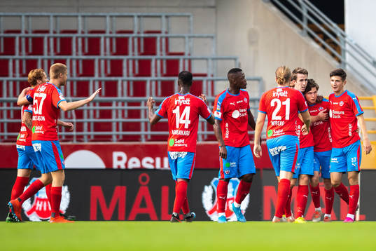 Helsingborgs Max Svensson jublar med lagkamrater