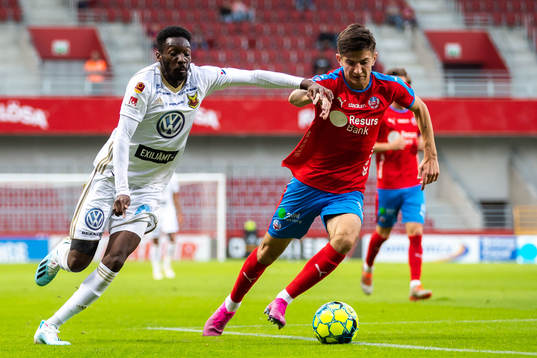 Östersunds Blair Turgott och Helsingborgs Armin Gigovic