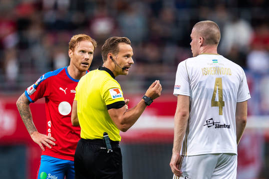 Domare Kristoffer Karlsson i samtal med Helsingborgs