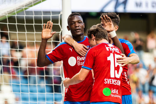 Helsingborgs Alhaji Gero jublar med lagkamrater