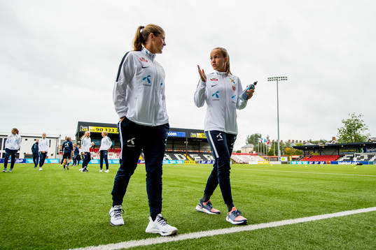 Maren Mjelde and Guro Reiten of Norway