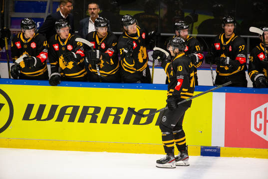 Joakim Lindström of Skellefteå celebrates with teammates