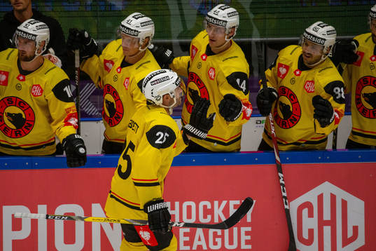 Andrew Ebbett of Bern celebrates with teammates