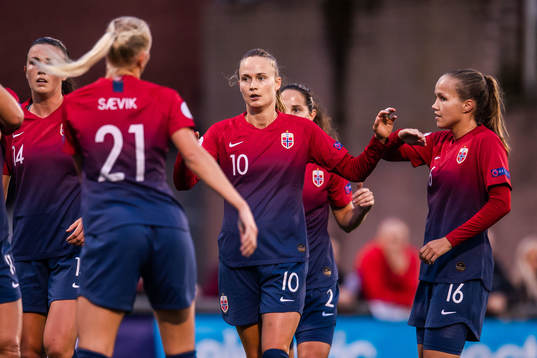 Caroline Graham Hansen celebrate with Guro Reiten of Norway