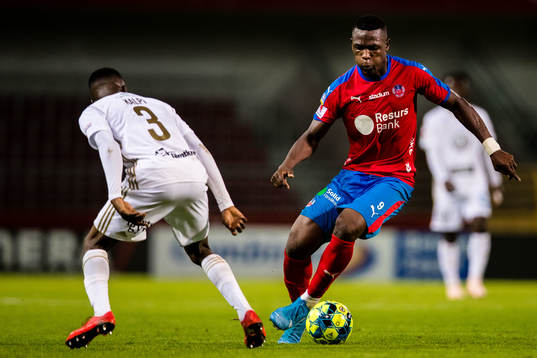 Östersunds Kalpi Wilfried Ouattara och Helsingborgs Alhaji