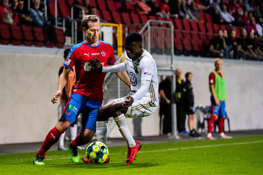 Helsingborgs Anders Randrup och Östersunds Kalpi Wilfried