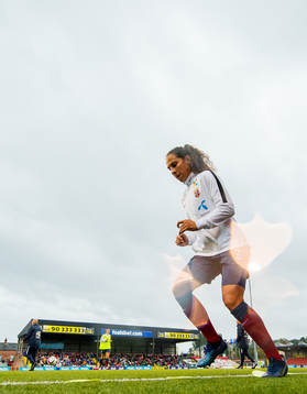 Ingrid Moe Wold of Norway warms up