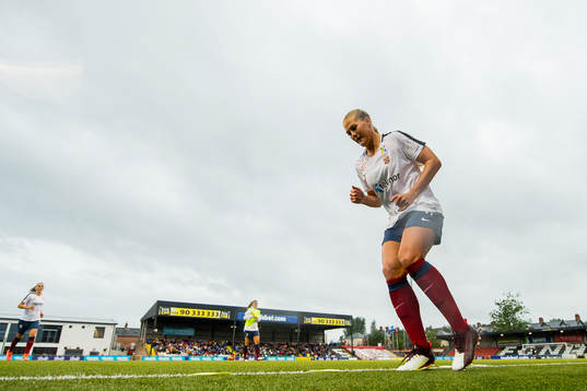 Lisa-Marie Karlseng Utland of Norway warms up