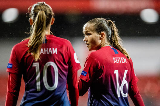 Caroline Graham Hansen of Norway celebrates with Guro Reiten