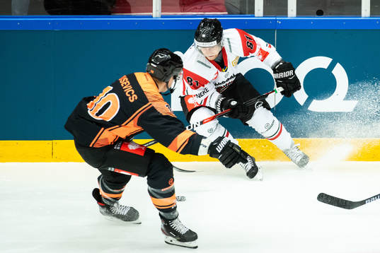 Ryan Lasch of Frölunda and Zintis Zusevics of Graz99ers