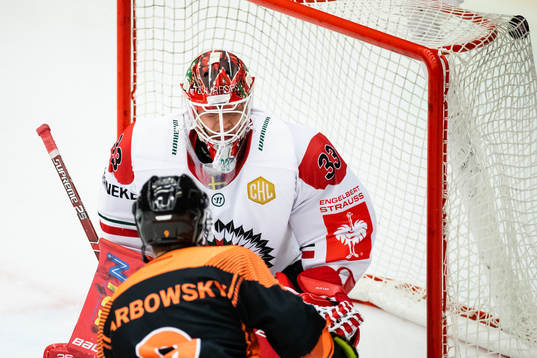 Matthew Garbowsky scores 3-3 behind goalkeeper Johan