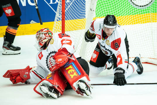 Goalkeeper Johan Mattsson and Viktor Ekbom of Frölunda