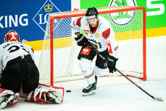 Goalkeeper Johan Mattsson and Viktor Ekbom of Frölunda