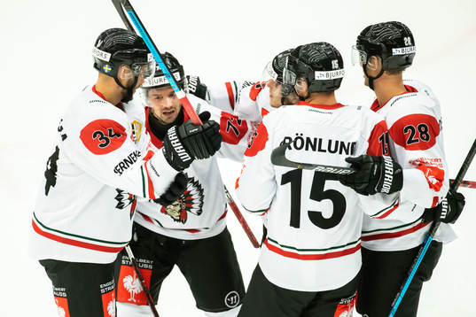 Patrik Carlsson of Frölunda celebrate with teammates