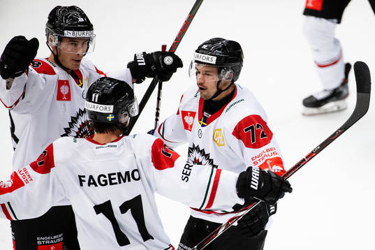 Patrik Carlsson of Frölunda celebrates scoring 5-5 with