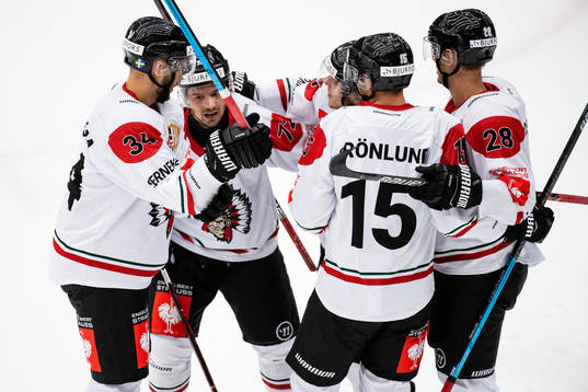 Patrik Carlsson of Frölunda celebrates scoring 5-5 with