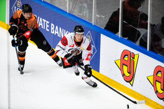Joakim Hillding of Graz99ers and Nicklas Lasu of Frölunda
