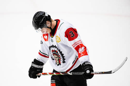 Jacob Moverare of Frölunda looks dejected