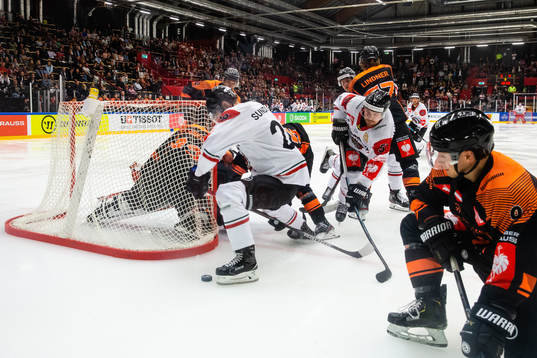 Mats Rosseli Olsen and Johan Sundström of Frölunda in