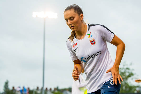 Vilde Bøe Risa of Norway warms up
