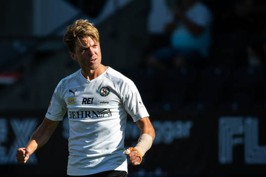 Örebros Martin Broberg jublar