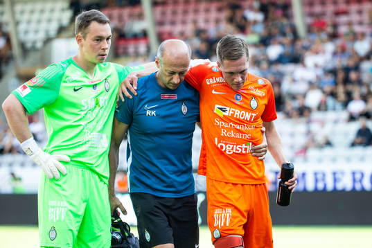 AFC Eskilstunas Gustav Jarl får assistans av målvakt Ihor