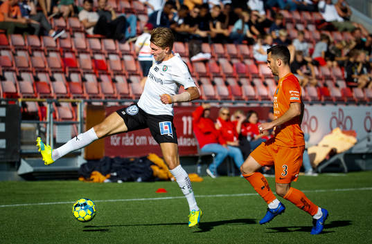 Örebros Martin Broberg och AFC Eskilstunas Kadir Hodzic