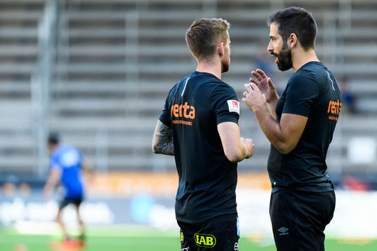 Elfsborgs assisterande manager Nuno De Almeida diskuterar