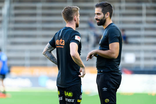 Elfsborgs assisterande manager Nuno De Almeida diskuterar