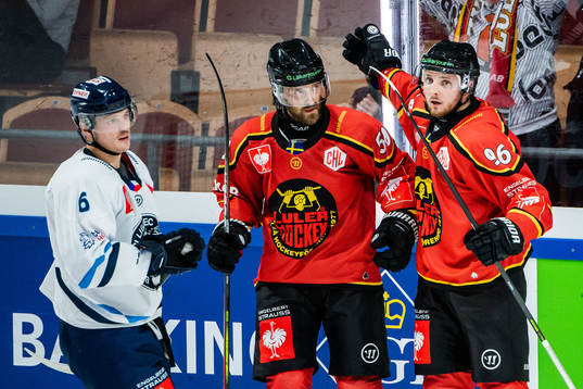 Daniel Sondell of Luleå celebrate with teammates