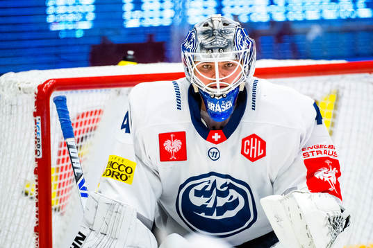 Goalkeeper Dominik Hrachovina of Ambri-Piotta