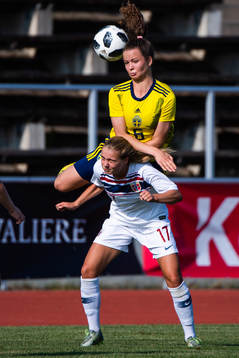 Julia Walentowicz of Sweden and Eline Hegg of Norway