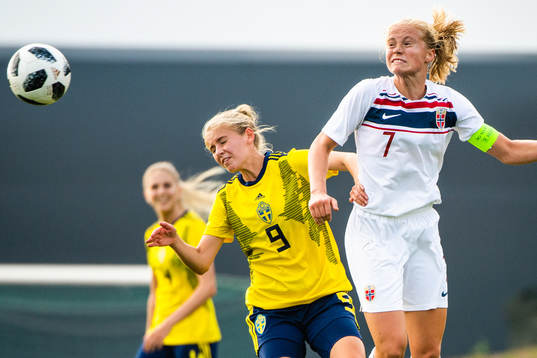 Wilma Ljung Klingwall of Sweden and Julie Blakstad of Norway
