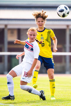 Laura Gashi of Norway and Julia Walentowicz of Sweden