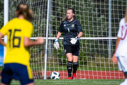 goalkeeper Julia Langörgen of Sweden