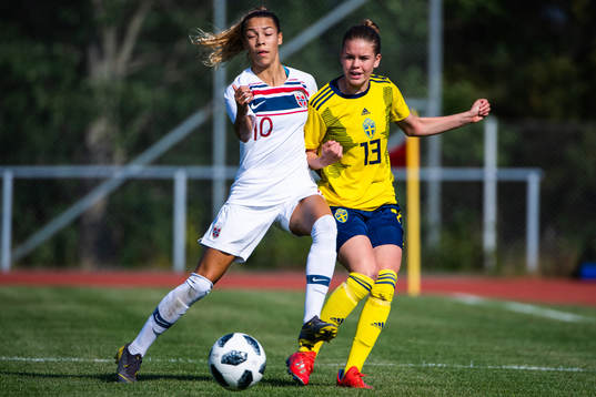 Celin Bizet Ildhusöy of Norway and My Cato of Sweden
