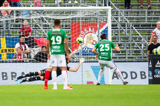 Jönköpings Edin Hamidovic gör 1-0