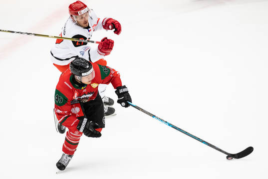 Rhett Rakshani of Frölunda and Oskars Cibulskis of