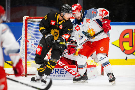 Jacob Olofsson of Skellefteå and Sébastien Bisaillon of