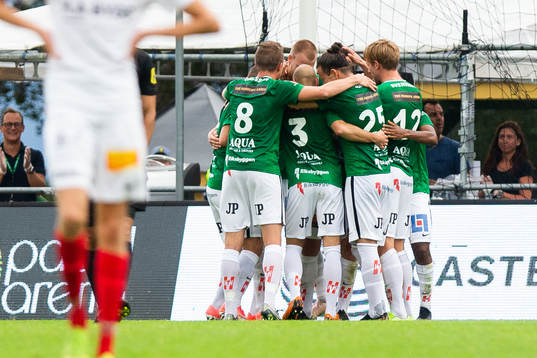 Spelare ur Jönköpings Södra jublar