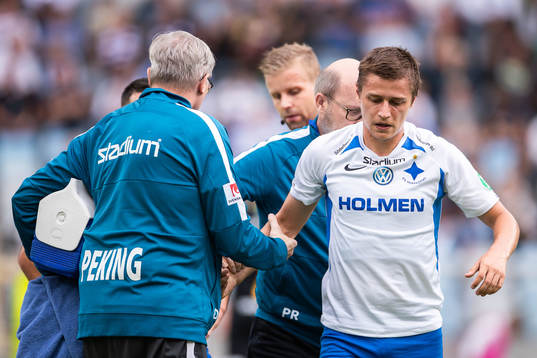 IFK Norrköpings Simon Thern lämnar planen