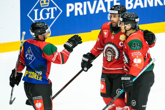 Rhett Rakshani of Frölunda celebrate with teammates