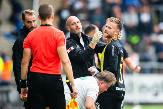 Hammarbys Dennis Widgren får vård