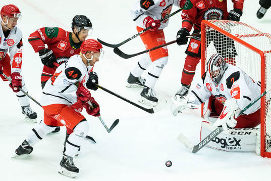 Samuel Fagemo and Nicklas Lasu of Frölunda against