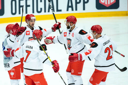 Lukas Cingel of Mountfield celebrate with teammates