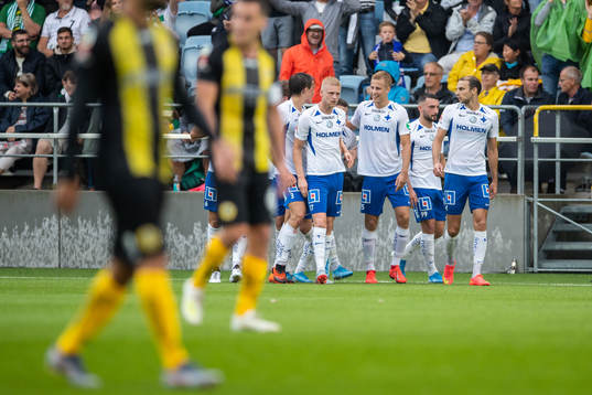 IFK Norrköpings Filip Dagerstål jublar med lagkamrater
