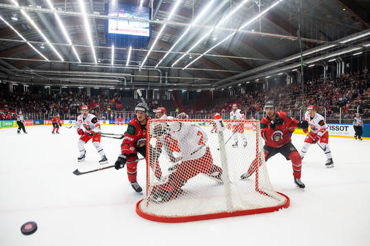 Samuel Fagemo and Johan Sundström of Frölunda in front of
