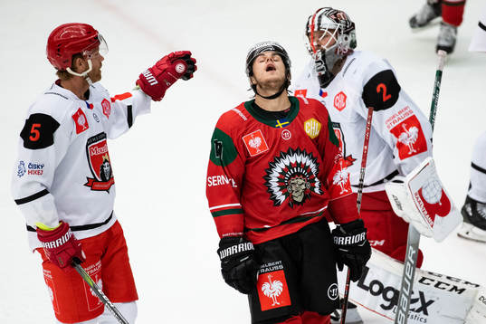 Samuel Fagemo of Frölunda looks dejected